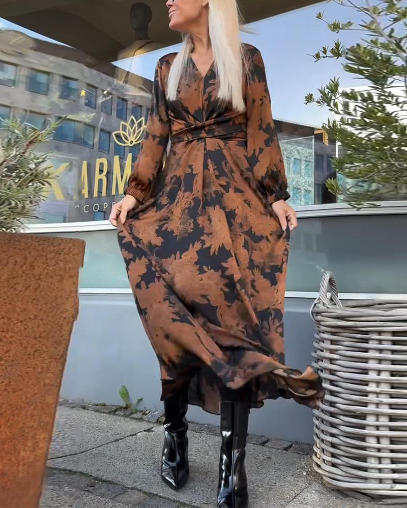 Vintage-Inspired Dress with Lantern Sleeves